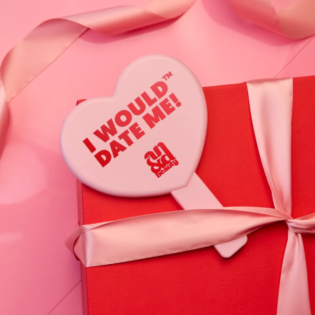 Heart-shaped hand mirror