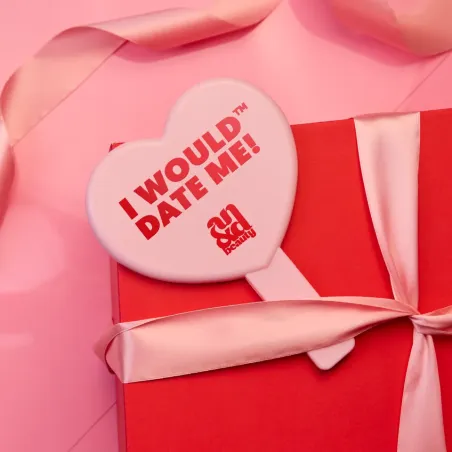 Heart-shaped hand mirror