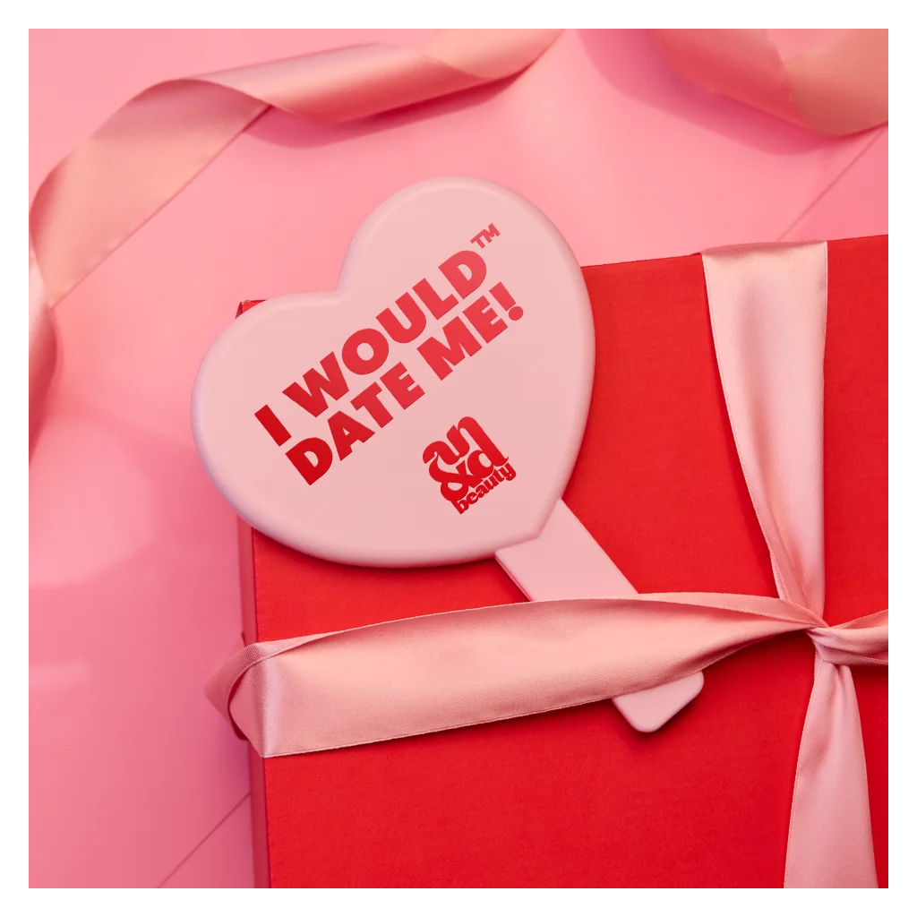 Heart-shaped hand mirror